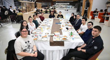 Bakan Kacır, Ramazan Ayının İlk İftarını Öğrencilerle Gerçekleştirdi