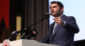 Bakan Kurum flamingolar için ‘can suyu’ talimatını verdi! Tuz Gölü’ndeki flamingolar için 4 kilometrelik su hattı yapılacak