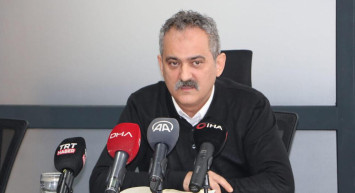 Bakan Özer, deprem bölgesindeki öğrencilere burs verileceğini duyurdu