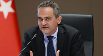 Bakan Özer duyurdu: 15 Mayıs’ta okullar tatil olacak