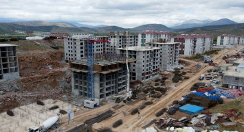 Bakan Özhaseki deprem bölgesi için tarih verdi: ‘110 bin kişilik ordumuzla çalışıyoruz’