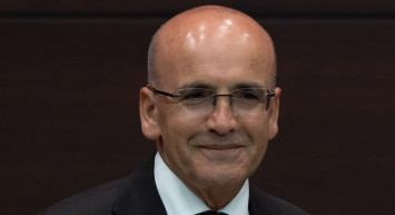 Bakan Şimşek, Refah artışı ve vergide adalet için kararlı adımlar attı: Enflasyon hedefindeki kararlılıkla vergide adalet sağlanacak