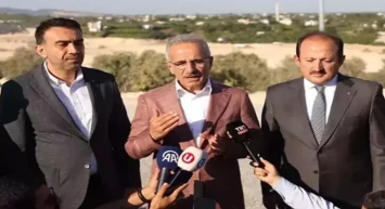 Bakan Uraloğlu: "Çeşmeli-Erdemli-Silifke-Taşucu Otoyolu Trafiği Rahatlatacak"