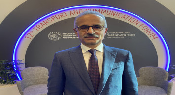 Bakan Uraloğlu vatandaşı uyardı: Kabul etmeyen uçağa binemeyecek!