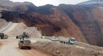 Bakan Yerlikaya duyurdu: Erzincan'daki heyelan olayında çalışmalar durduruldu
