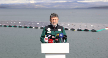 Bakan Yumaklı, Elazığ’ı ziyaret etti: Türkiye’nin ilk yüzer güneş enerjisi santralini inceledi!
