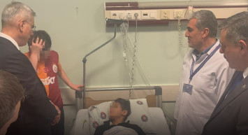 Bakanlar Kahramanmaraş’ta Yaralı Öğrencileri Hastanede Ziyaret Etti