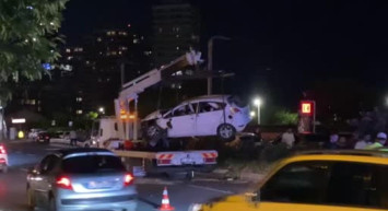 Bakırköy’de kontrolden çıkan otomobil takla attı, 1 yaralı