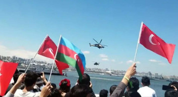 Bakü TEKNOFEST’te ATAK helikopterin gösterisi izleyenlerin nefeslerini kesti!