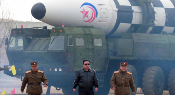 Balistik füzeler üst üste ateşlendi: Bölgede gerilim tavan yaptı