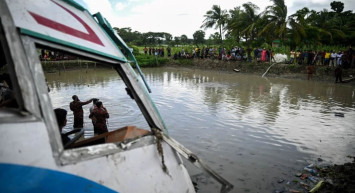 Bangladeş’te otobüs göle düştü: En az 17 kişi hayatını kaybetti
