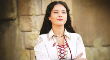 Barbaroslar Akdeniz’in Kılıcı İsabel öldü mü, diziden ayrılacak mı? Pelin Akil Barbaroslar dizisinden ayrılıyor mu?