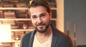 Barbaroslar Akdeniz'in Kılıcı'na veda eden Engin Altan Düzyatan kol değnekleriyle kameralara yakalandı!