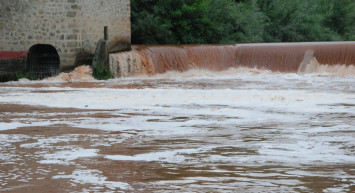 Bartın Irmağı Kımızı Renge Büründü