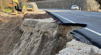 Bartın-Kastamonu yolunda heyelan: Ekipler harekete geçti