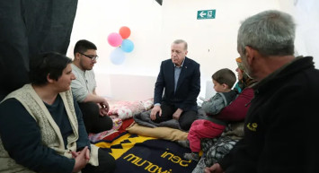 Başkan Erdoğan açıkladı: Depremzedeye yarından itibaren 15 bin lira yardım yatırılacak