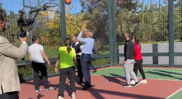 Başkan Erdoğan Sağlığı Hakkında Yapılan Çirkin Yorumlara Basketbol Oynayarak Cevap Verdi!