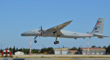 Bayraktar Akıncı hedefi 12’den vurdu: İHA-230 füzesiyle 140 kilometre öteden tam isabet