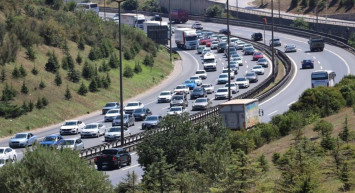 Bayram tatili sona eriyor: Yollarda dönüş trafiği başladı