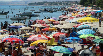 Bayram tatilinde ilçenin nüfusu 1 milyona kadar çıktı! Tatilciler ardında tonlarca çöp bıraktı