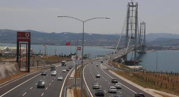 Bayramda otobanlar ücretsiz mi? Kurbanda hangi otoyol ve köprüler ücretsiz?  Orhangazi köprüsü bayramda ücretli mi? Kuzey Marmara yolu kurbanda bedava mı? Çanakkale köprüsü bayramda bedava mı? HGS'si olmayanlar bayramda otoban kullanabilir mi?