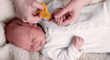 Bebek tırnağı nasıl kesilir? Bebek tırnağını neyle kesmek lazım? Bebek tırnak makası nasıl olmalı?