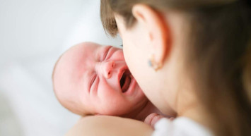 Bebekler nasıl sakinleşir? Ağlayan bebeği sakinleştirmenin 10 basit yolu