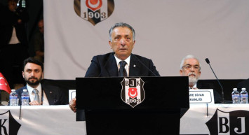 Beşiktaş Başkanı Ahmet Nur Çebi, Önder Karaveli'nin görevinden istifa etmeden önce kendisine gelen tepkiler nedeniyle ölmek üzere olduğunu söylediğini itiraf etti