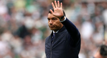 Beşiktaş, Brezilyalı stoperi gözüne kestirdi: Giovanni van Bronckhorst ‘mutlaka alınsın’ dedi