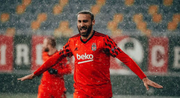 Beşiktaş Cenk Tosun'u Yetiştirmek İstiyor!