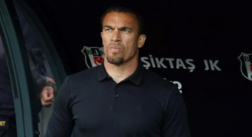 Beşiktaş Teknik Direktörü Valerien Ismael, Fenerbahçe derbisinde penaltı kaçıran Batshuayi'ye salladı! Gol atan forvete ihtiyacımız var diyen Valerien penaltıyı da Ghezzal'ın kullanması gerektiğini söyledi