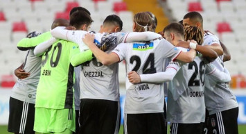 Beşiktaş'a Atiba Hutchinson Şoku!