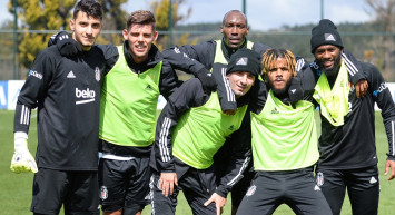 Beşiktaş'a Atiba Hutchinson'dan Sevindiren Haber Geldi!