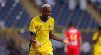 Beşiktaş'ın eski yıldızı Talisca'dan efsane gol! Son saniyede frikikten topu ağlara gönderdi