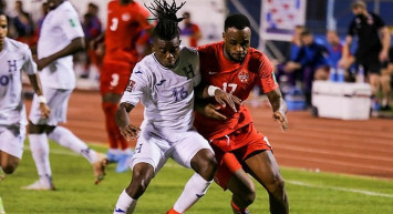 Beşiktaş'ta Cyle Larin ve Atiba Hutchinson'un formasını giydiği Kanada Milli Takımı'nda sinirler gerildi! Maç sonunda oyuncular hakem odasına saldırdılar