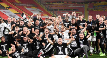 Beşiktaşta gidecek ve kalacak isimler 2022