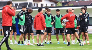 Beşiktaş’ta hangi futbolcu kadro dışı bırakıldı? Serdar Saatçi Beşiktaş’ta kadro dışı mı bırakıldı? Beşiktaş Serdar Saatçi’nin kadro dışı bırakıldığını açıkladı. Serdar Saatçi Beşiktaş’tan ayrılacak mı?