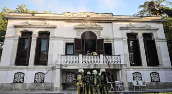 Beşiktaş’ta korkutan yangın: Tarihi yapı alevler içinde kaldı