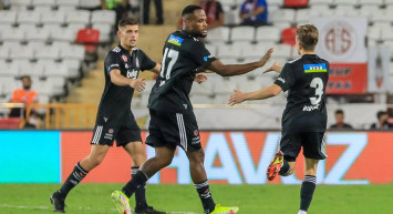 Beşiktaş'ta Rıdvan Yılmaz Sakatlığı Nedeniyle Ajax Maçı Kadrosundan Çıkarıldı