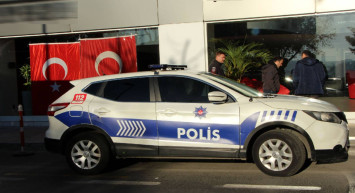 Beşiktaş’ta silahlı saldırı: Otomobil galerisine kurşun yağdırdılar