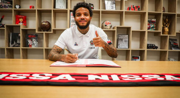 Beşiktaş'tan ayrılan Rosier yeni takımıyla pozunu verdi: Yapılacak çok güzel şeyler var