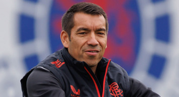 Beşiktaş'tan ayrılan ve Glasgow Rangers'a giden Rıdvan Yılmaz'a yeni takımının teknik direktörü Giovanni van Bronckhorst'tan övgü dolu sözler geldi!