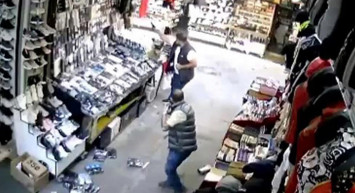 Beyazıt'ta iki grup arasında çatışma çıkmıştı olayın yeni görüntüleri ortaya çıktı!