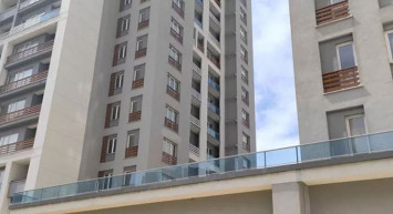 Beylikdüzü'nde korkunç olay: Kendi bebeğini binadan aşağı attı!