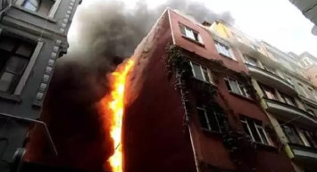 Beyoğlu’nda korku dolu anlar: 5 katlı binada yangın çıktı