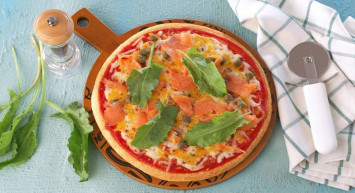 Bildiğiniz pizzalardan biraz farklı: Lezzetli ve pratik tütsülenmiş somon pizza nasıl yapılır? MasterChef tütsülenmiş somon pizza tarifi ve malzemeleri