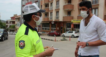 Bilecik’te Yayaya Çarpan Otomobil, Çiğköfte Dükkanına da Giriyordu