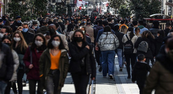Bilim Kurulu üyesi Özlü pandemi süreciyle ilgili konuştu: Açık havada maske artık önemsiz!