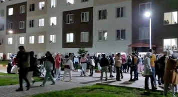 Bingöl'de Kız Öğrenci Yurduna Erkek Girdi! Öğrenciler Yurt Önünde Eylem Yaptı