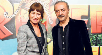 Bir Demet Tiyatro'nun Efsanevi İkilisi Demet Akbağ İle Yılmaz Erdoğan Yeniden Bir Araya Geliyor!